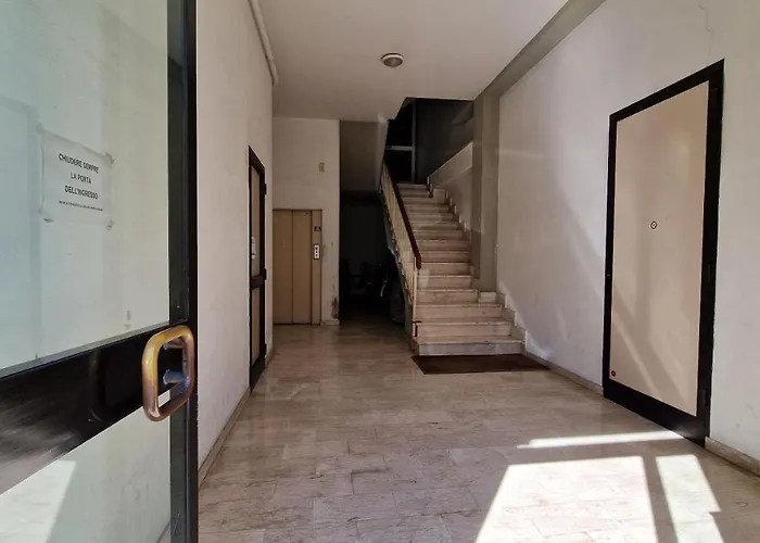 Foscolo Steps To The Sea 维亚雷焦